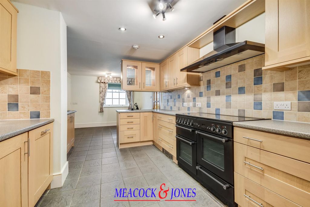 Additional image 5 of 3 bed flat for saleThorndon Park, Ingrave, Brentwood CM13