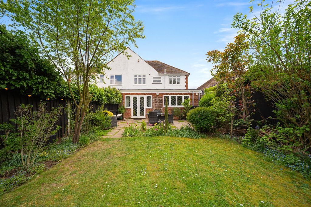 Property photo 2 of 27 4985943