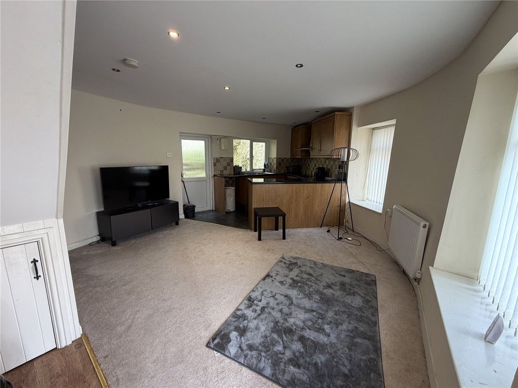 Property photo 2 of 9 Picture No. 11