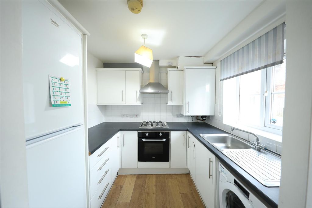 Property photo 3 of 14 Kitchen