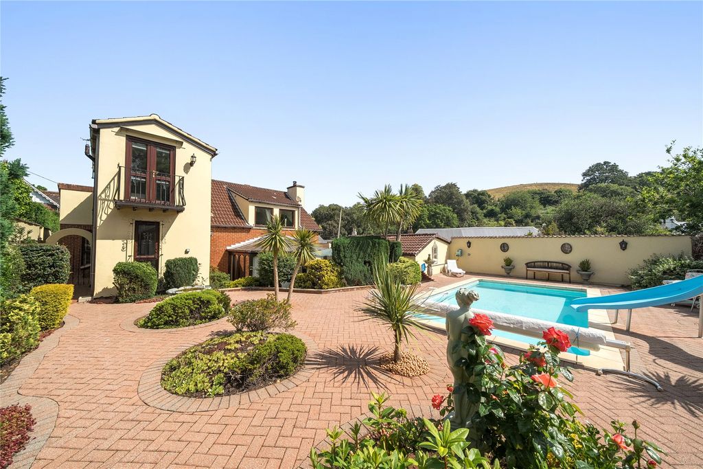 Property photo 2 of 19 External Coombe