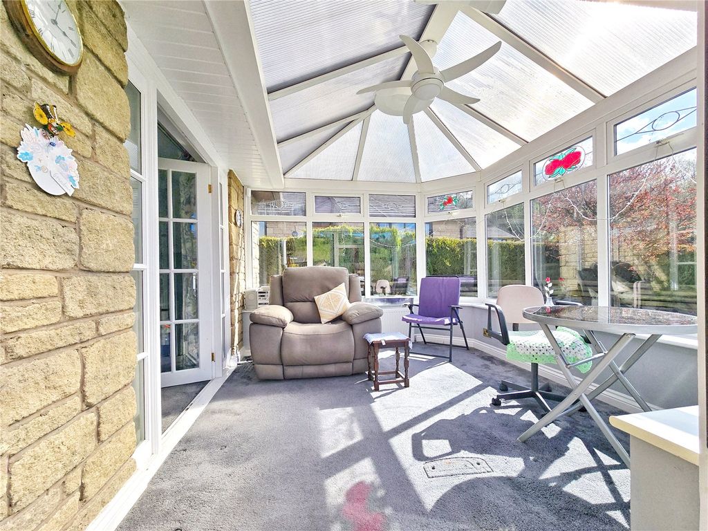 Property photo 3 of 16 Conservatory