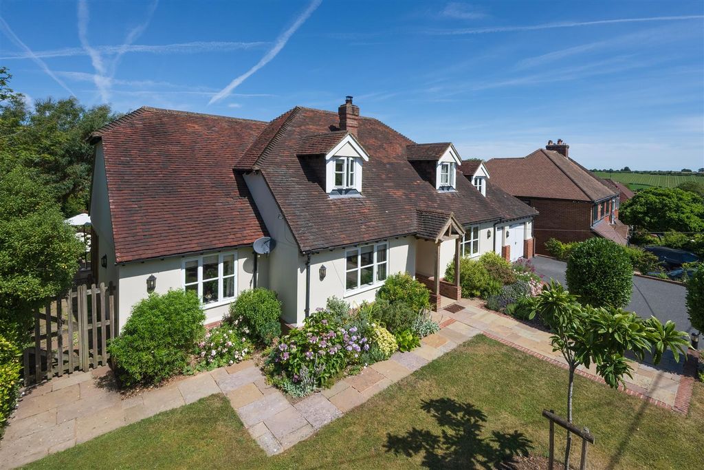 Property photo 1 of 40 The Street, Kingston, Canterbury