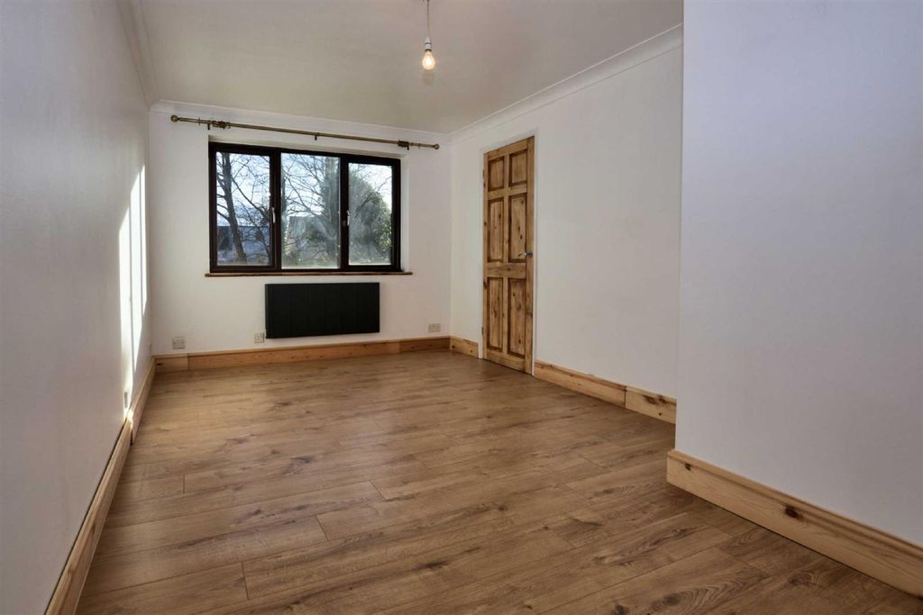 Property photo 2 of 7 Allnutts Rd 5