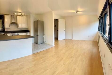 Property photo 2 of 9 85138_Flat_Britten_Close_London_Greater_London_Nw11_7Hw_2S_Img_07_0001_Max_476x317