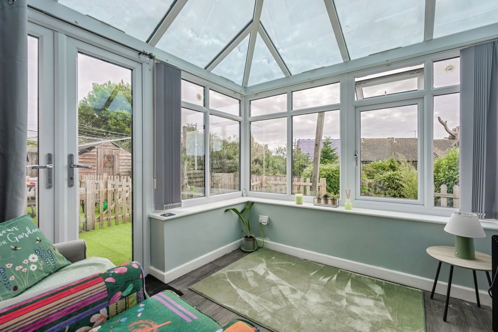 Property photo 3 of 20 Conservatory