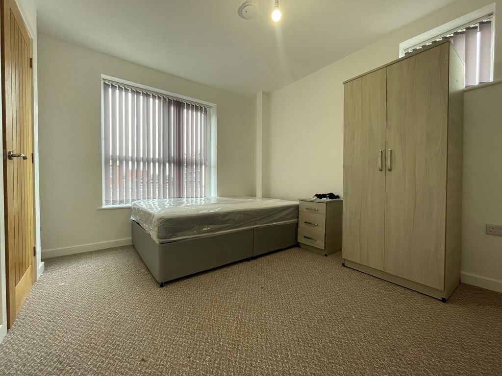 Property photo 3 of 6 Bed 1