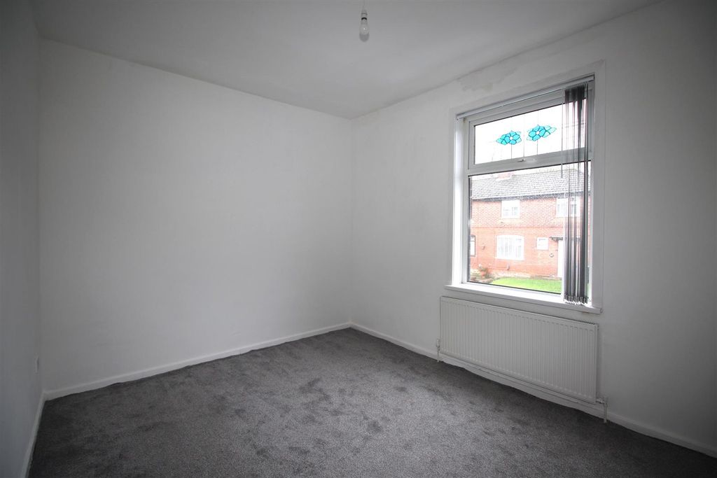 Property photo 2 of 8 888 Bed1.Jpg