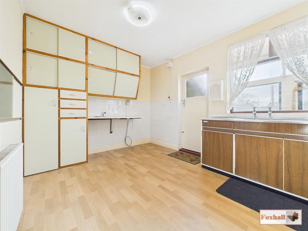 Property photo 3 of 18 Kitchen