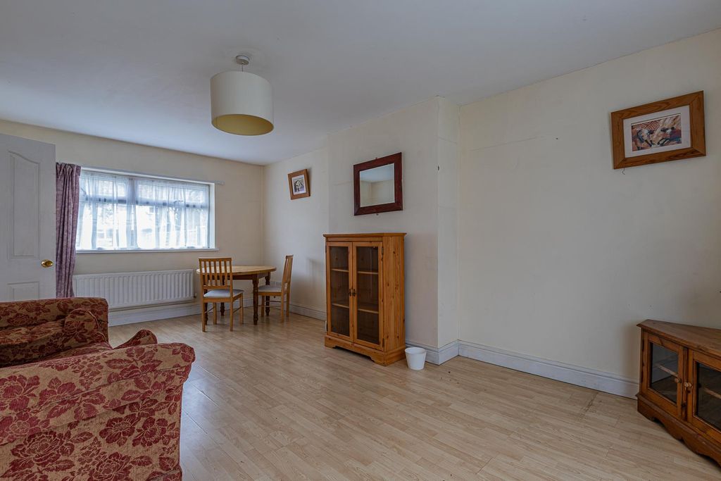 Property photo 3 of 17 Gabalfa Avenue 62-10.Jpg