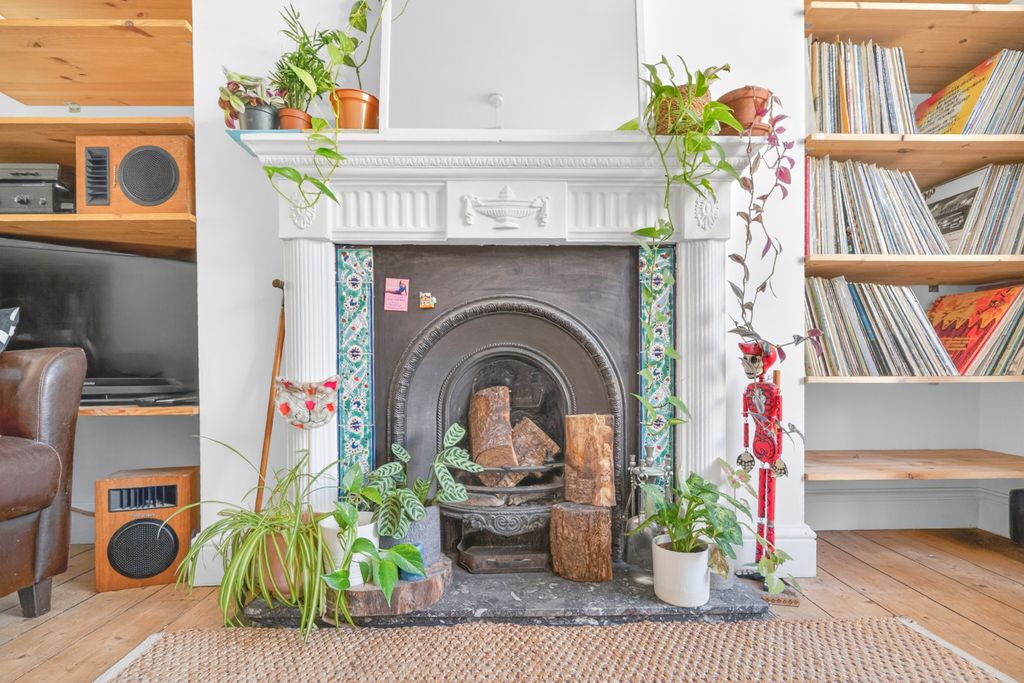 Property photo 2 of 24