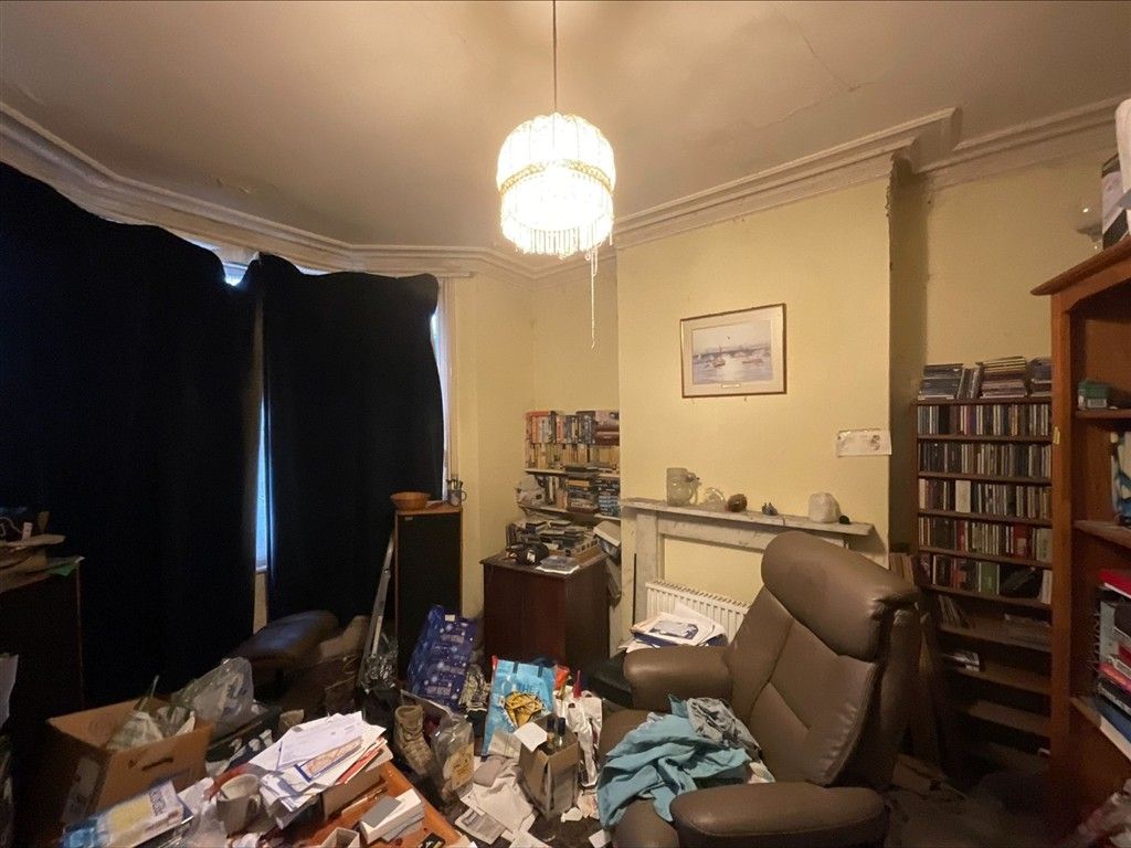 Property photo 2 of 8 Lounge