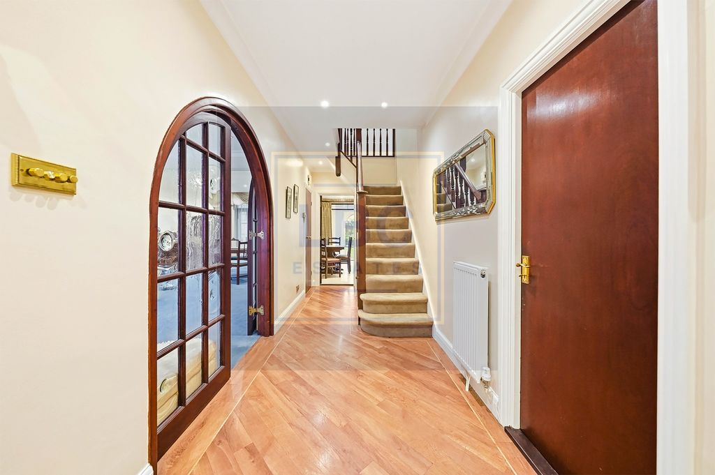 Property photo 3 of 42