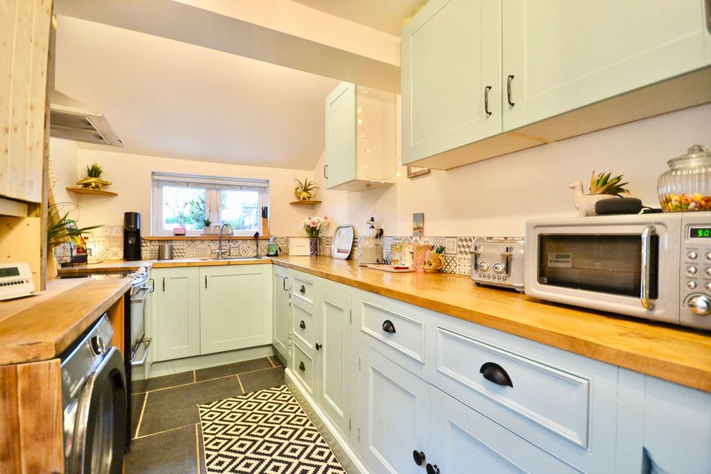 Property photo 2 of 29