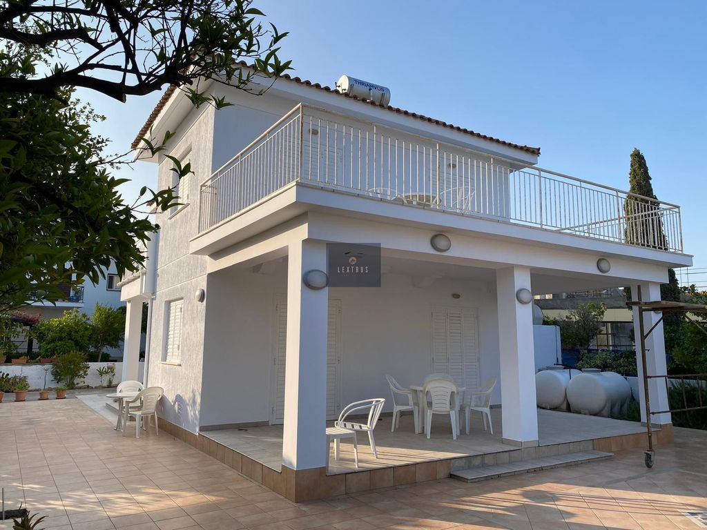 Property photo 2 of 27