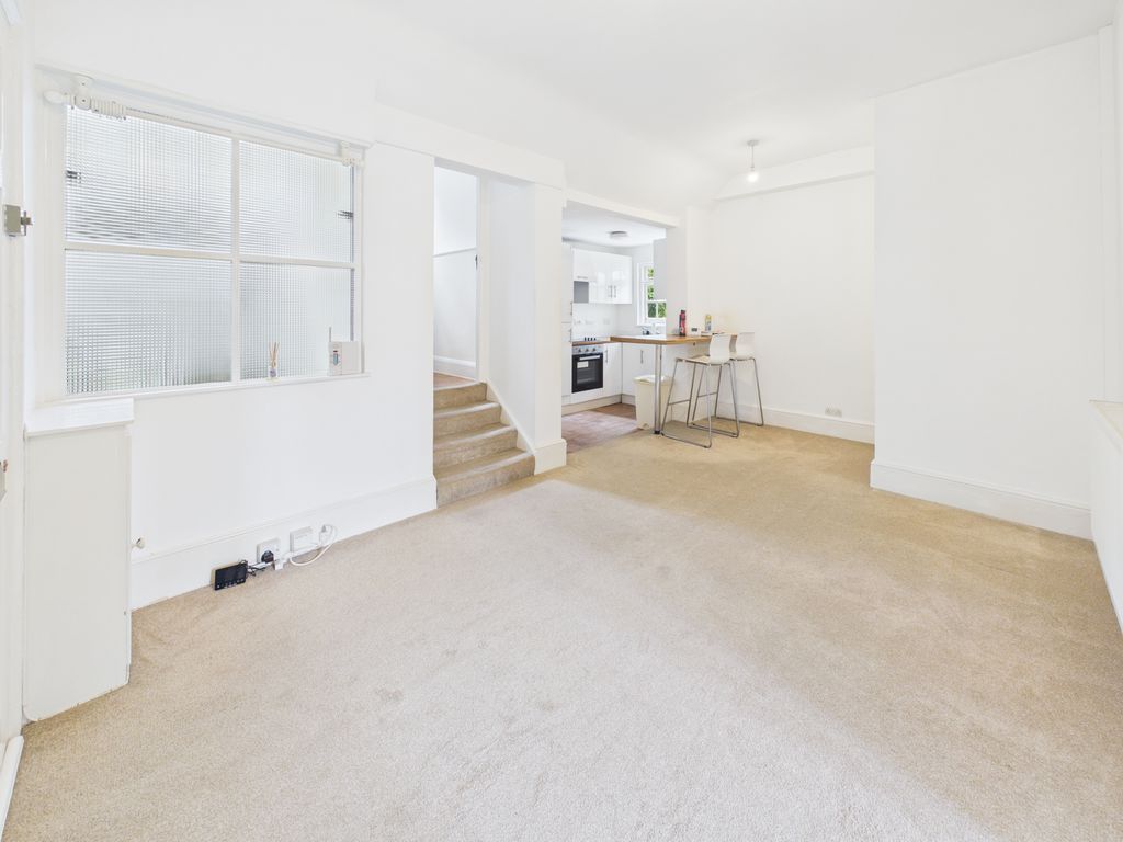 Property photo 3 of 17 Living Room