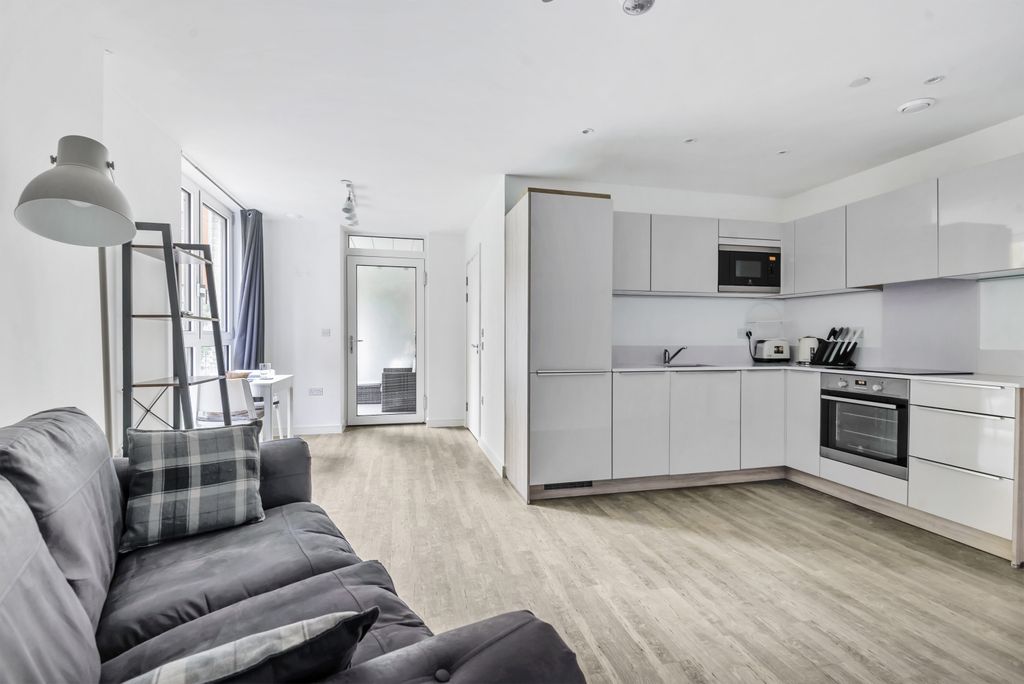 Property photo 1 of 8 844549 (1)