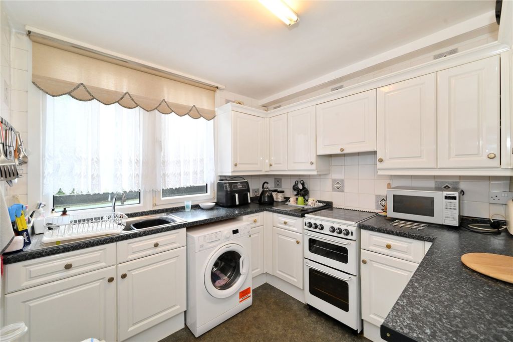 Property photo 2 of 14 Kitchen