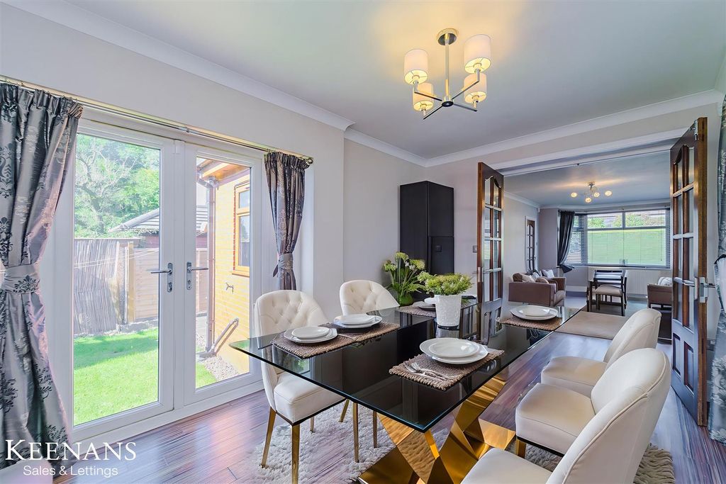 Property photo 3 of 29 Dsc01456 - Dining Room - Modern - 8.Jpg