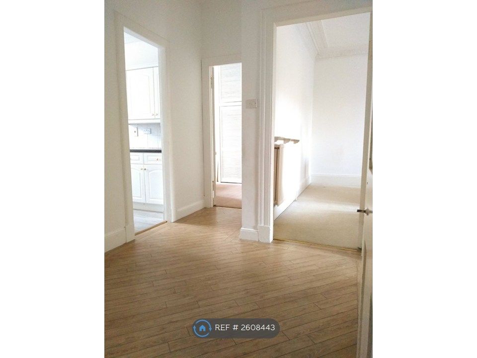 Property photo 3 of 9 Hallway