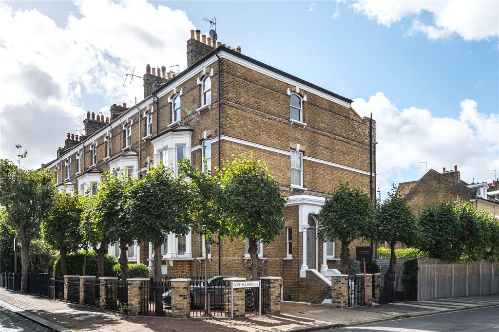 Property photo 1 of 16 External