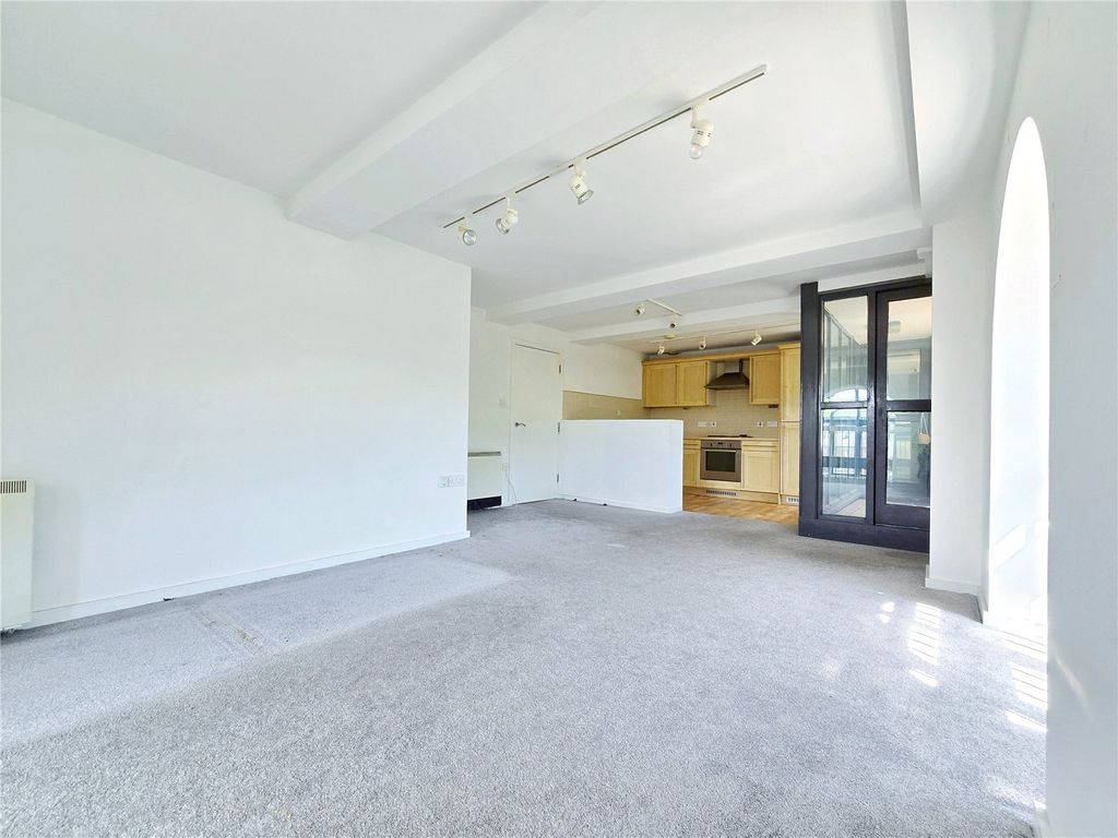 Property photo 3 of 28 Lounge &amp; Kitchen