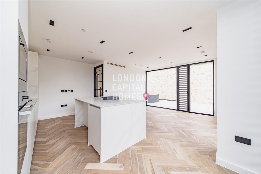 Property photo 2 of 21 2Sep9412.Jpg