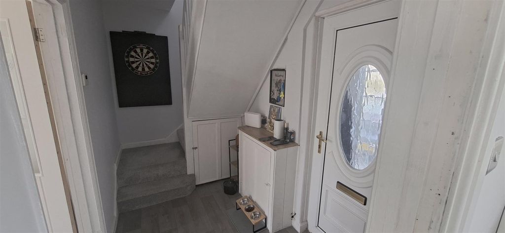 Property photo 2 of 17 Hallway