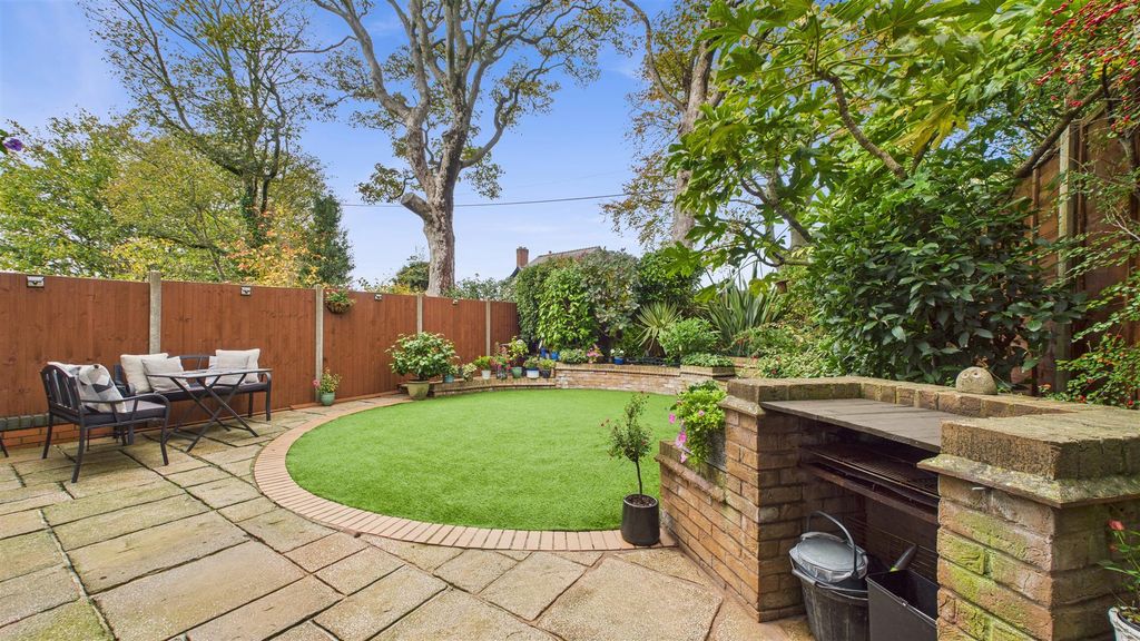 Property photo 2 of 24 Garden.Jpg