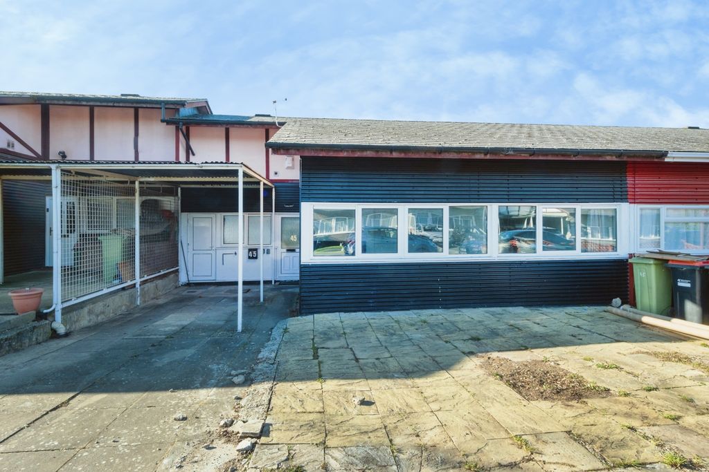 Property photo 2 of 18