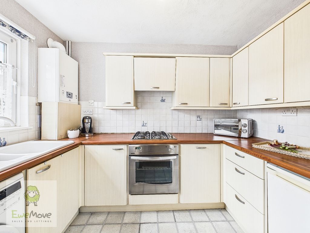 Property photo 3 of 13 Kitchen