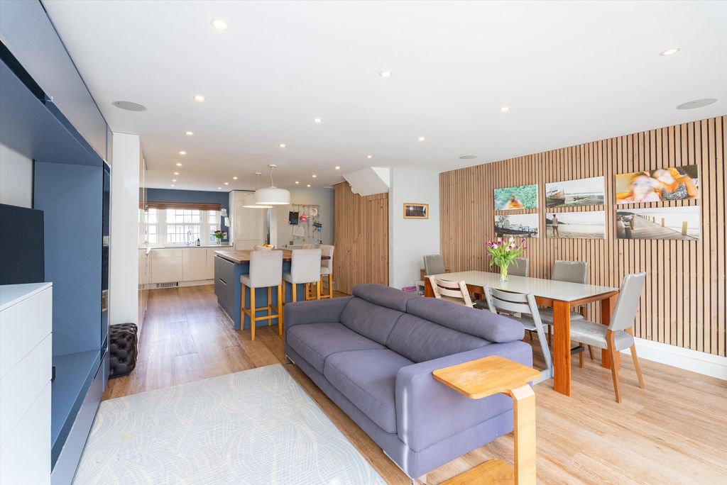 Property photo 2 of 20 Image