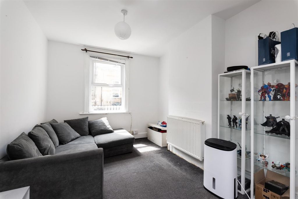 Property photo 2 of 10 11 South View Road Ba2 3Rw-3.Jpg