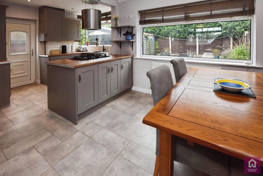 Property photo 3 of 18 Kitchen/Dining Room
