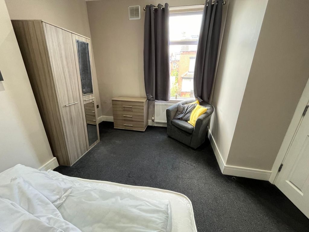 Property photo 2 of 4