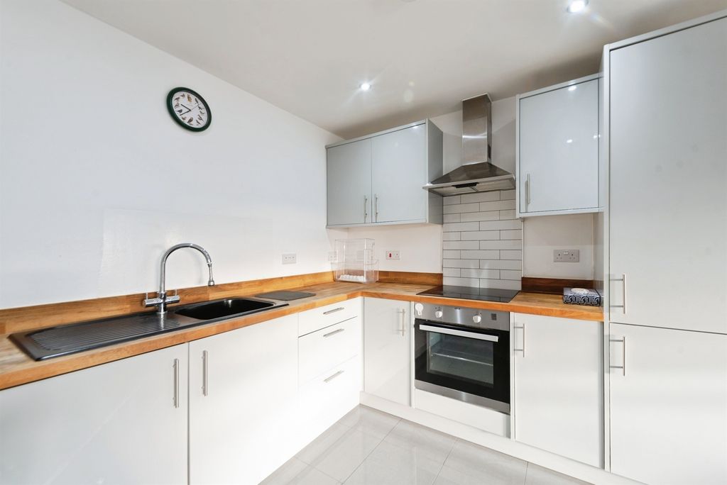 Property photo 3 of 14