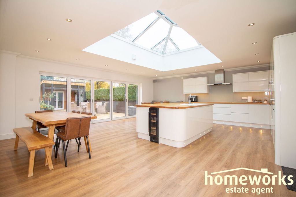 Property photo 3 of 28