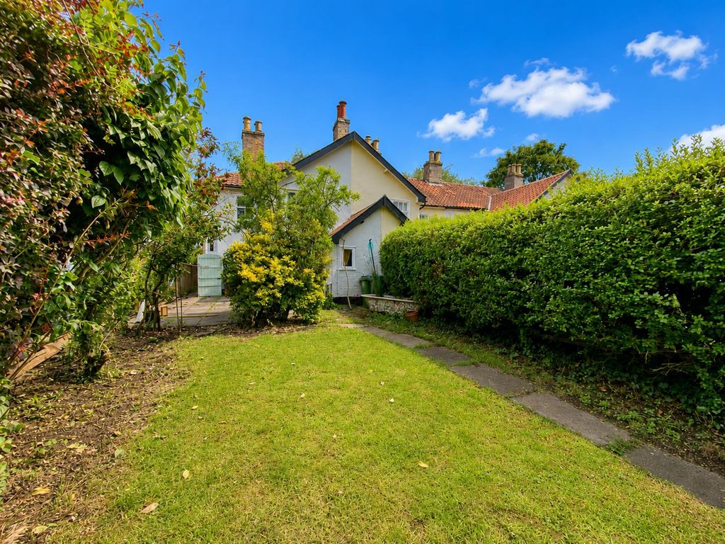 Property photo 2 of 20