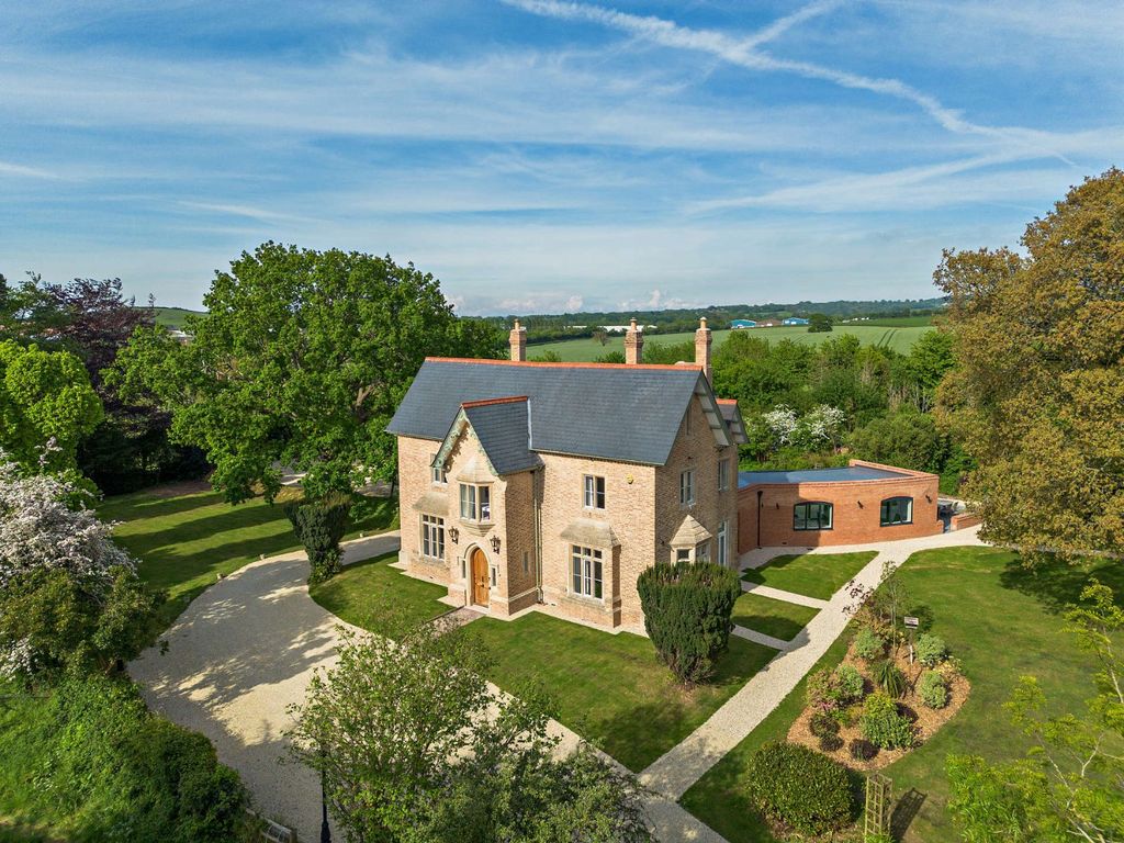 Property photo 1 of 31 Picture No. 39