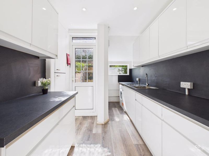 Property photo 2 of 8 Photo 5