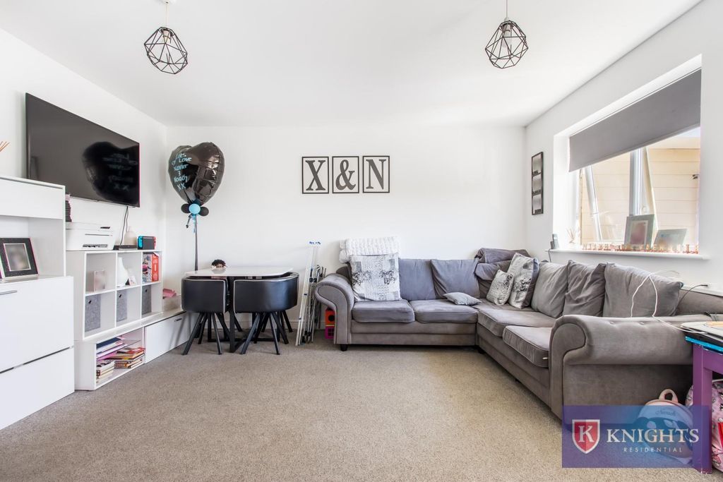 Property photo 3 of 12