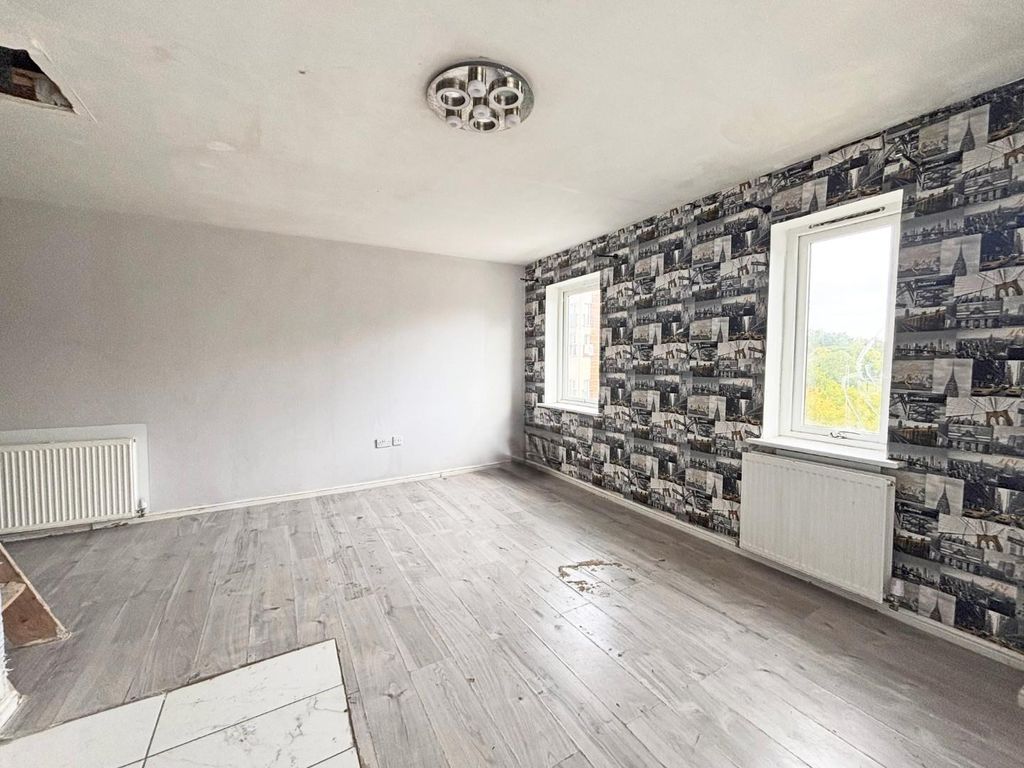 Property photo 3 of 7 4B.Jpg