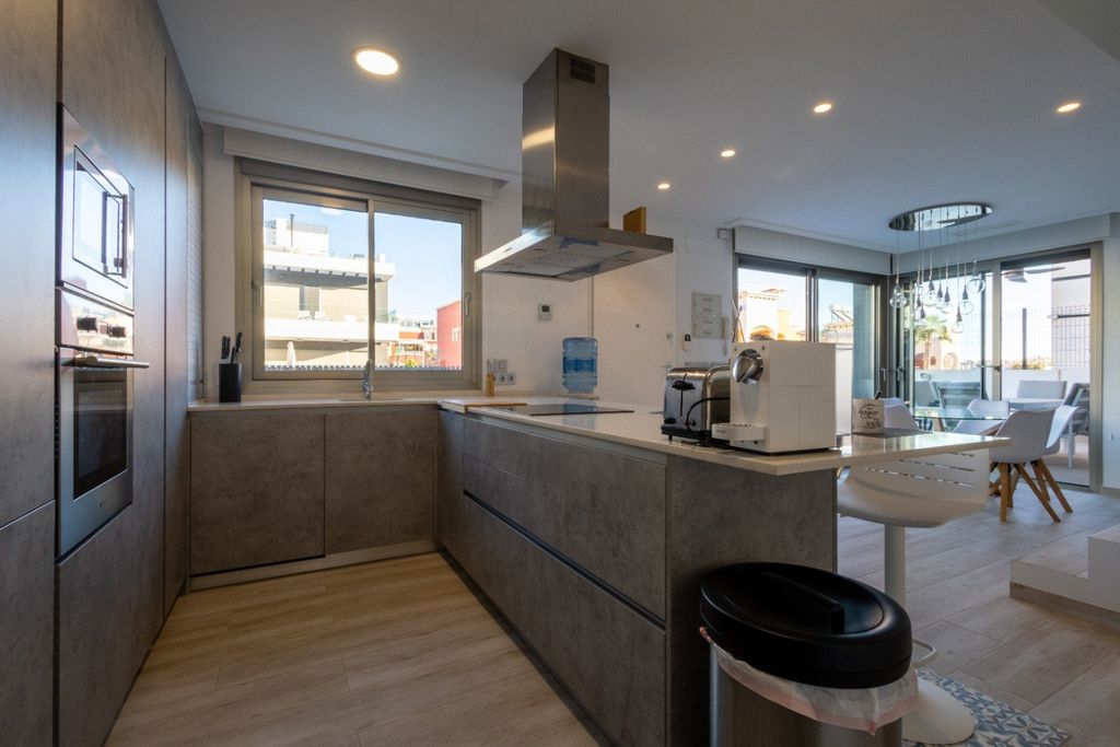 Property photo 1 of 31