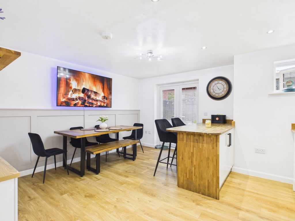 Property photo 3 of 26 Cam03729G0-Pr0285-Still018