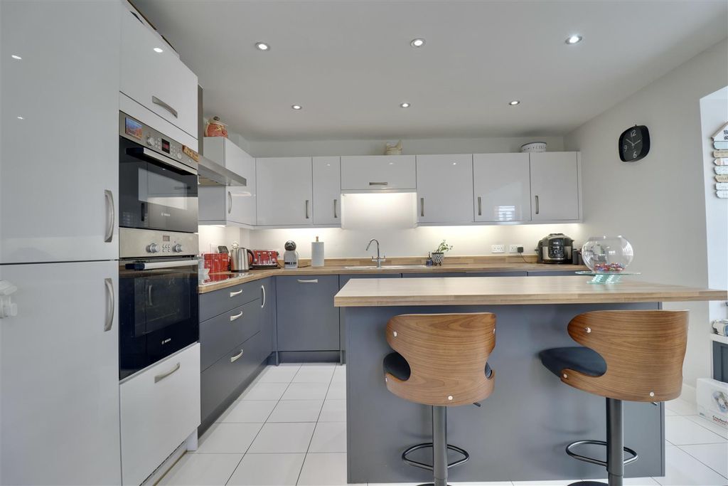 Property photo 1 of 33 8B052Bfb-DC5C-4Bb8-B6F5-6Fea2D93093E_1_201_A.Jpeg