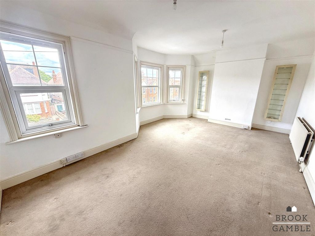 Property photo 3 of 23 01323 438506