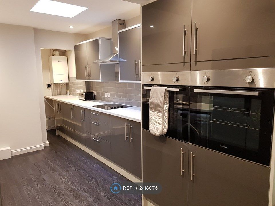 Property photo 3 of 6 Kitchen