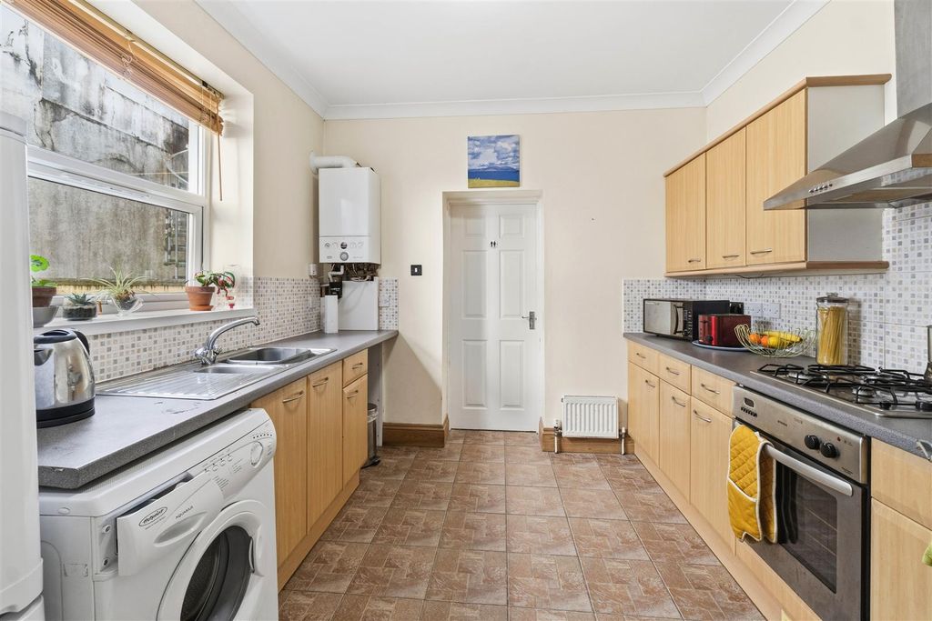 Property photo 3 of 7 Kitchen.Jpg