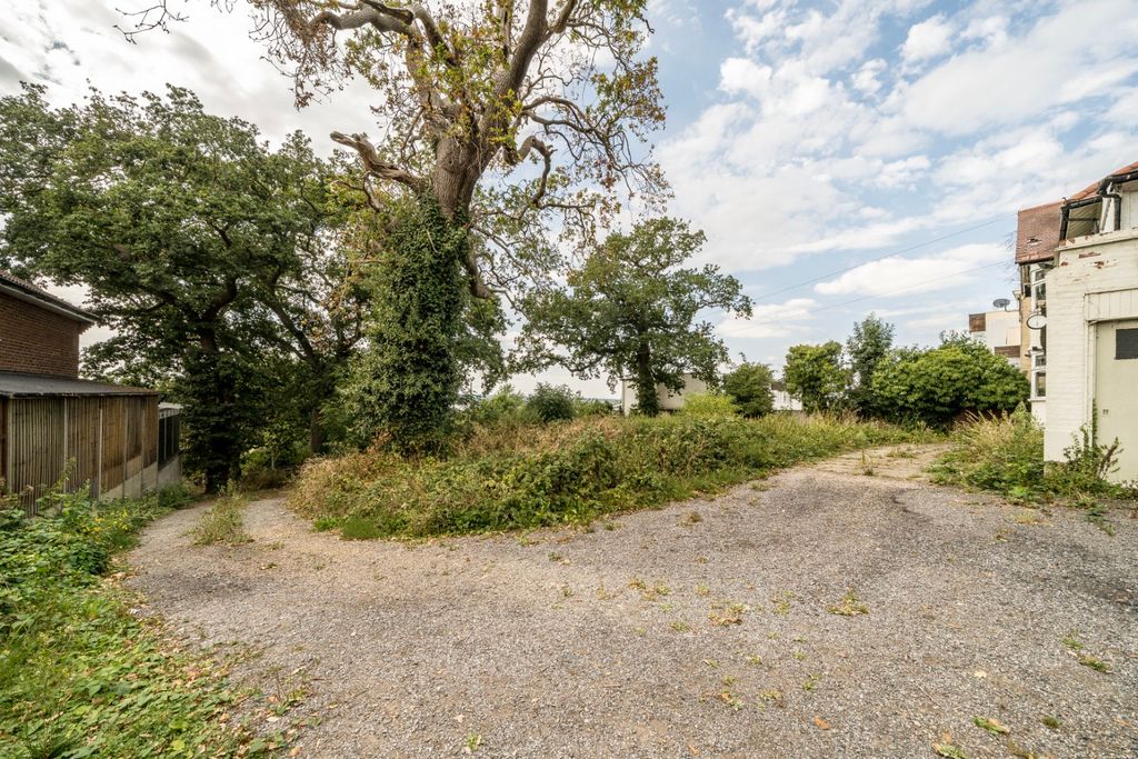 Property photo 3 of 7