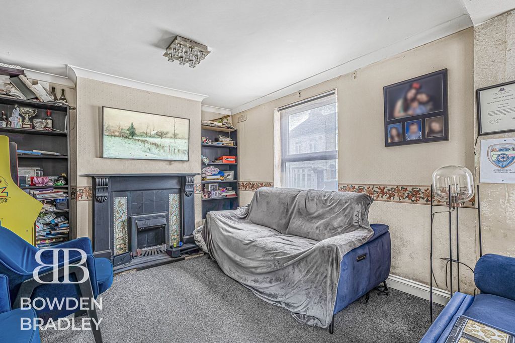 Property photo 3 of 27